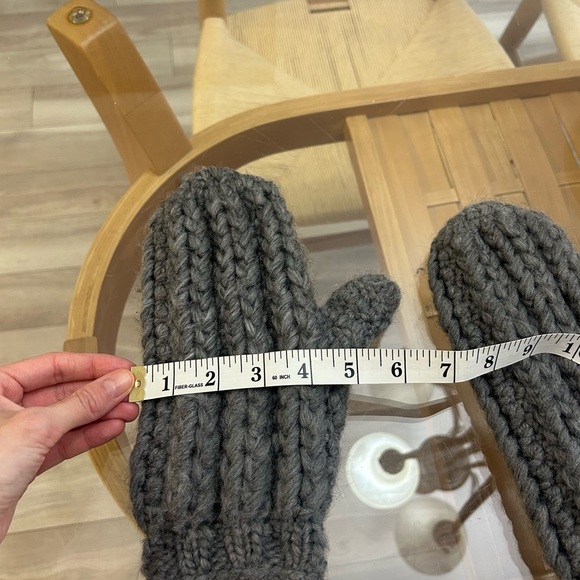 Hand Made Knitted 100% Wool Mittens - Picture 5 of 8